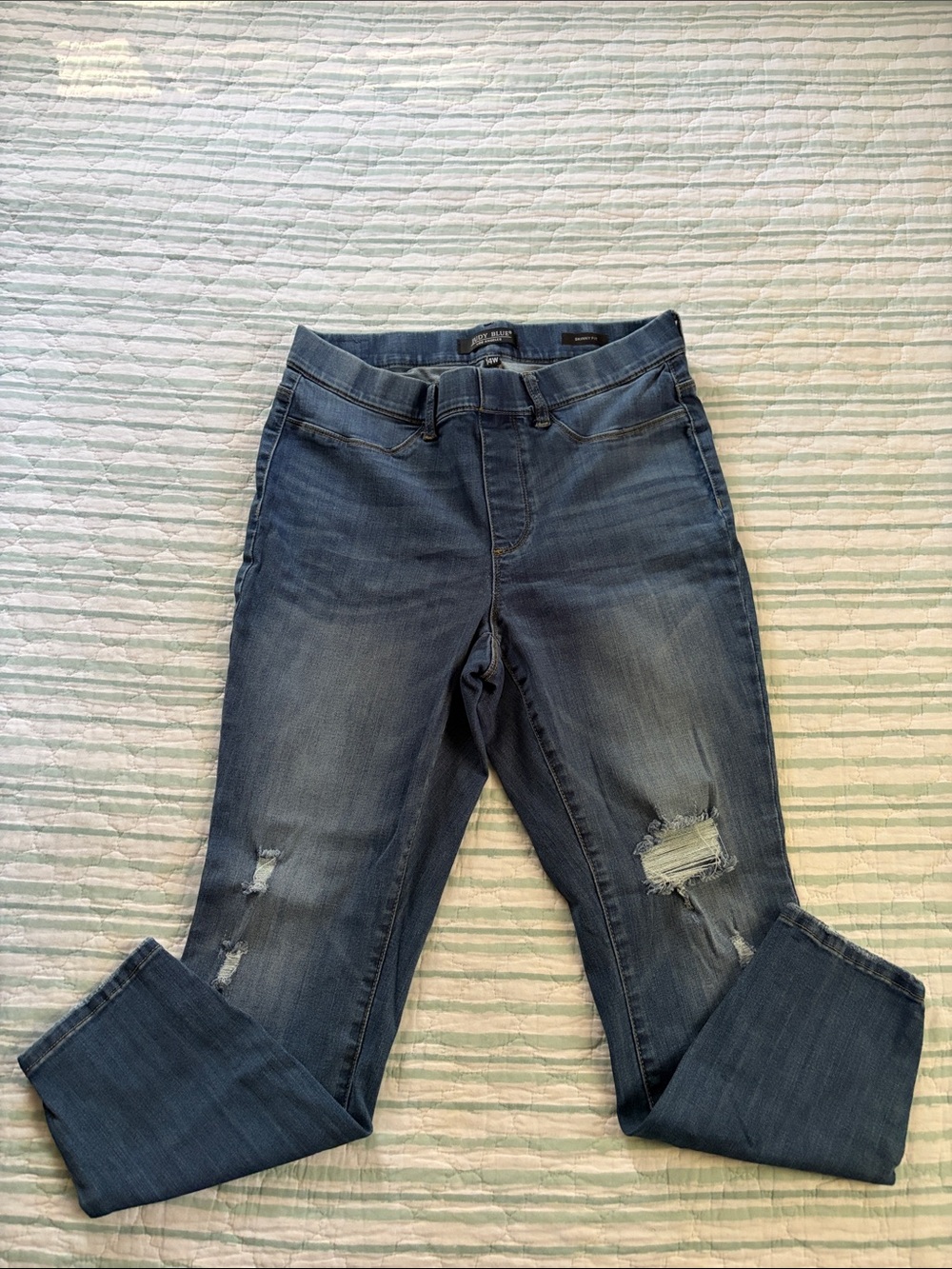 Distressed Women's Blue Jeans Skinny Fit